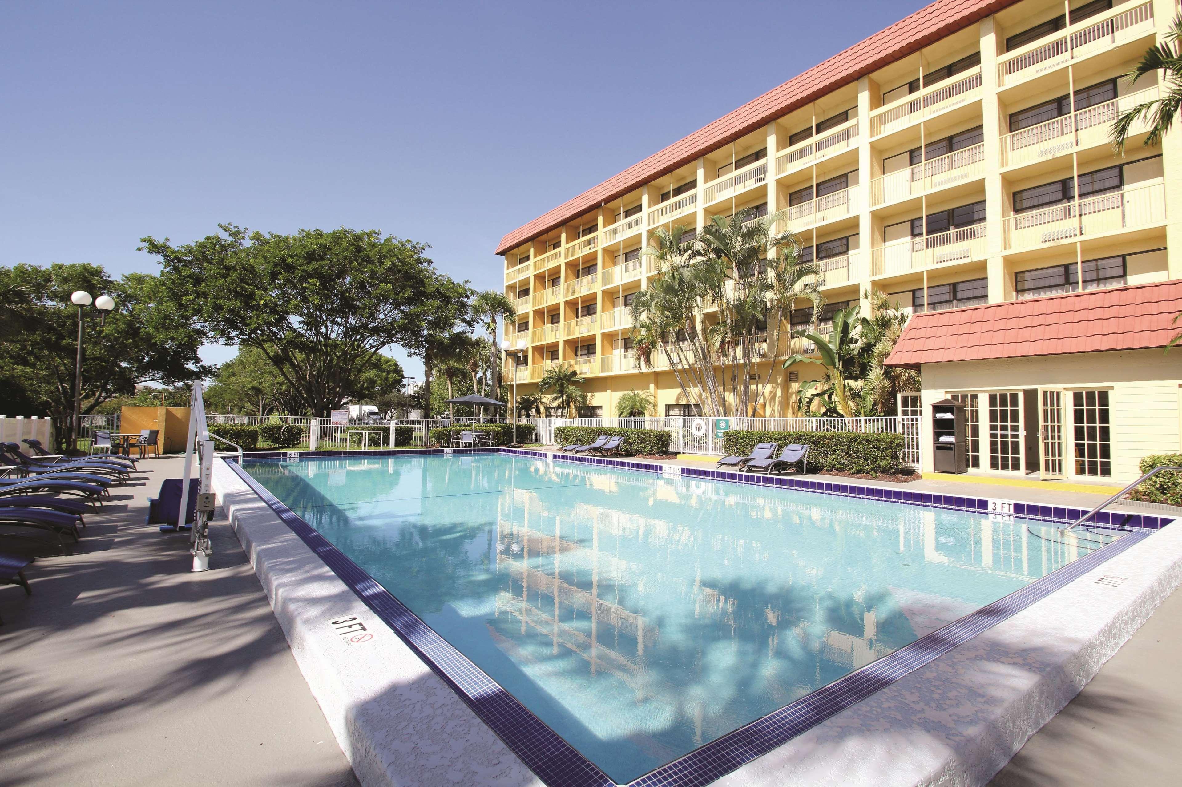 La Quinta By Wyndham Coral Springs University Dr Exterior photo